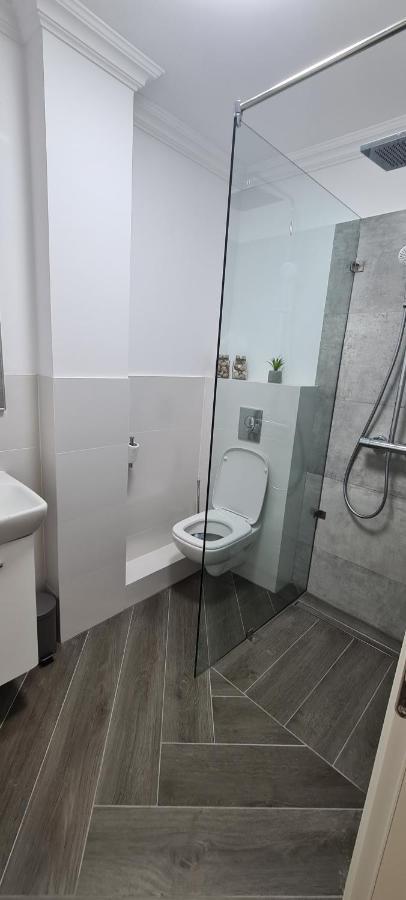 Апартаменты White Rezidence Куртя-де-Арджеш Экстерьер фото